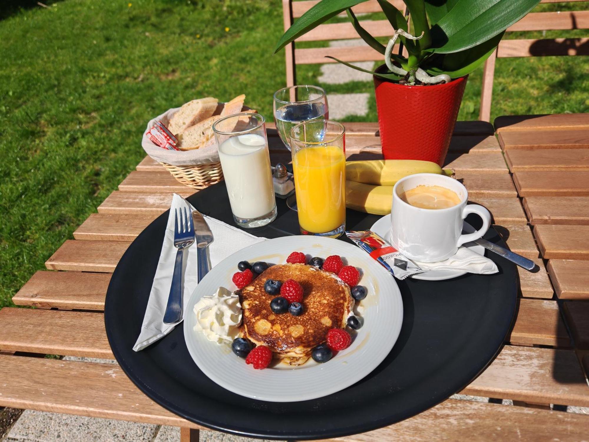 Le Jardin Cafe Bed & Breakfast Бордо Екстериор снимка